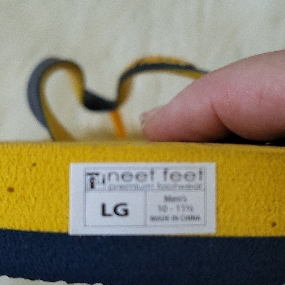 *PRICE DROP*
Neet Feet Buena Vista yellow and blue flip flops NWOT - Picture 8 of 8